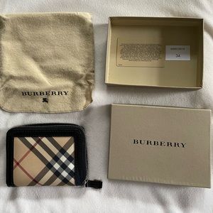 AUTHENTIC Burberry Nova Check patent leather wallet LIKE NEW!
